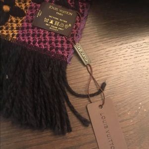 Louis Vuitton Accessories - Auth LV scarf Louis Vuitton Accessories - Auth LV scarf